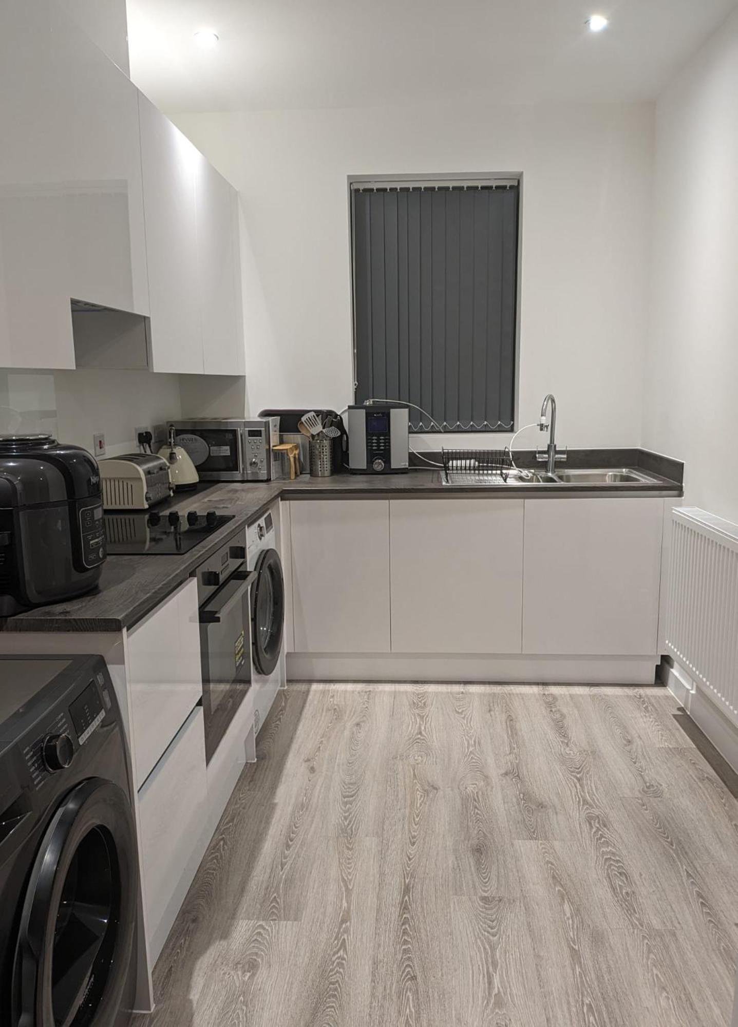 Contemporary Double Ensuite Room Бирмингем Экстерьер фото